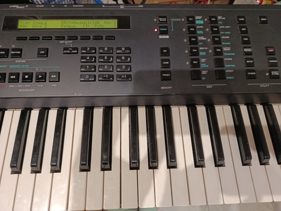 Sintetizador Yamaha FM V50 4 operadores