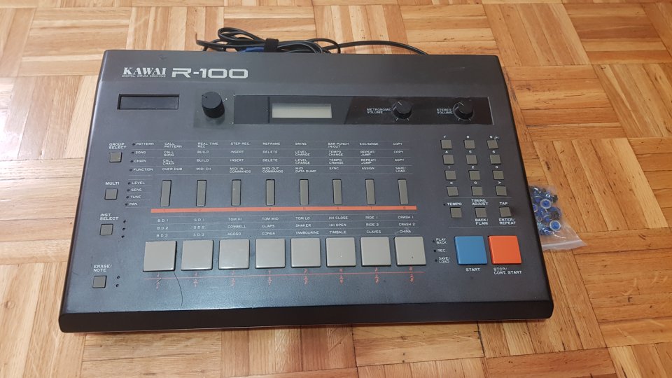 Kawai R-100 caja de ritmos