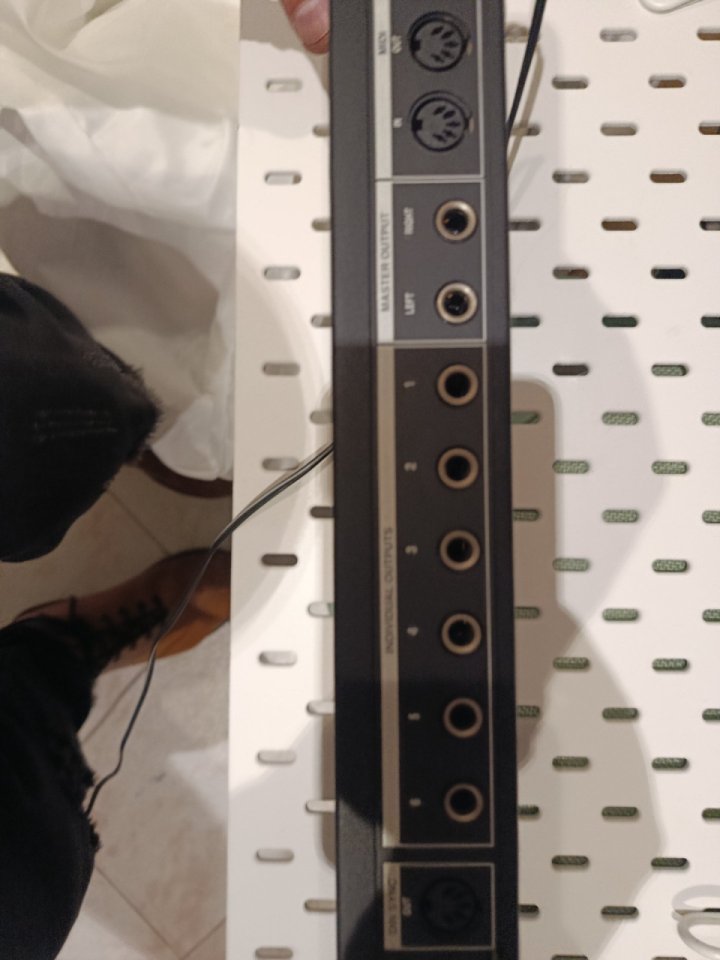 Novation Drum Station - Clon TR-808 / 909 ASM (Model. analógico)