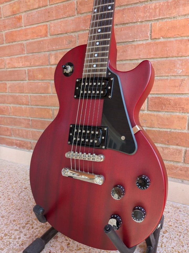 Epiphone Les Paul Studio Worn Cherry de segunda mano · Foto 1 de 8 · Barcelona · 330 €