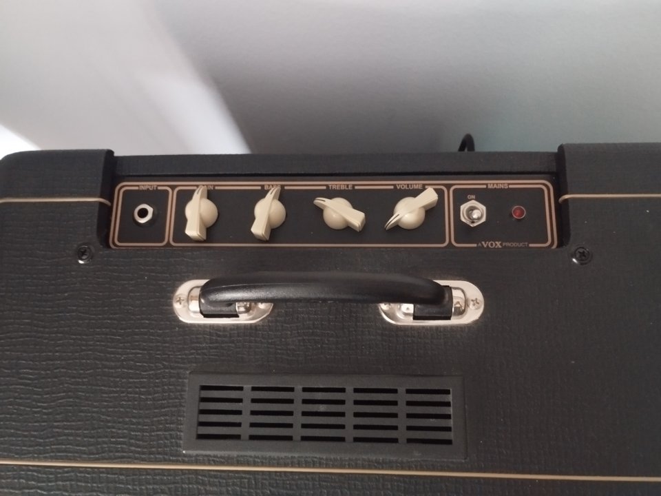 Vox ac4c1 12 de segunda mano · Foto 2 de 3 · Asturias · 250 €