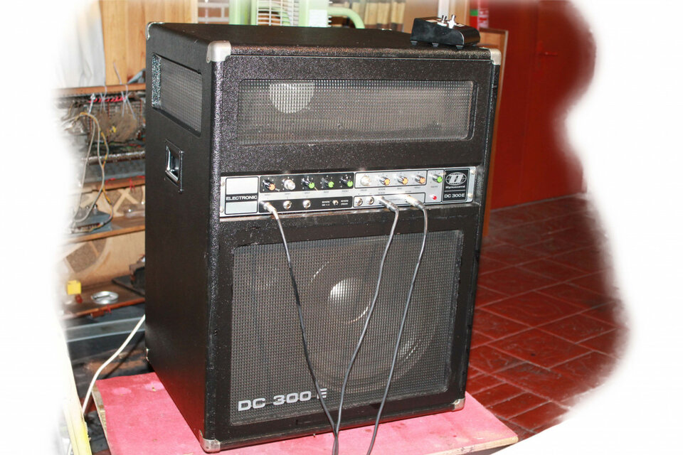 Gabinete de sonido / Leslie DYNACORD DC-300-E
