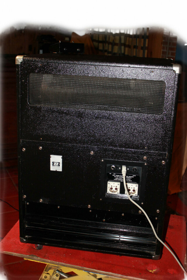 Gabinete de sonido / Leslie DYNACORD DC-300-E