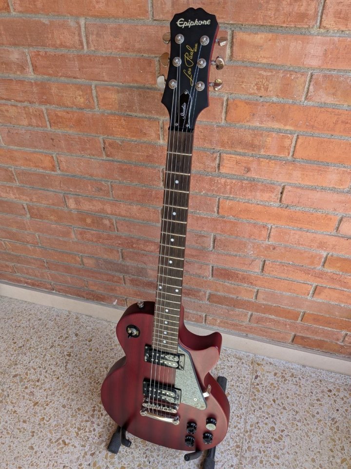 Epiphone Les Paul Studio Worn Cherry de segunda mano · Foto 2 de 8 · Barcelona · 330 €