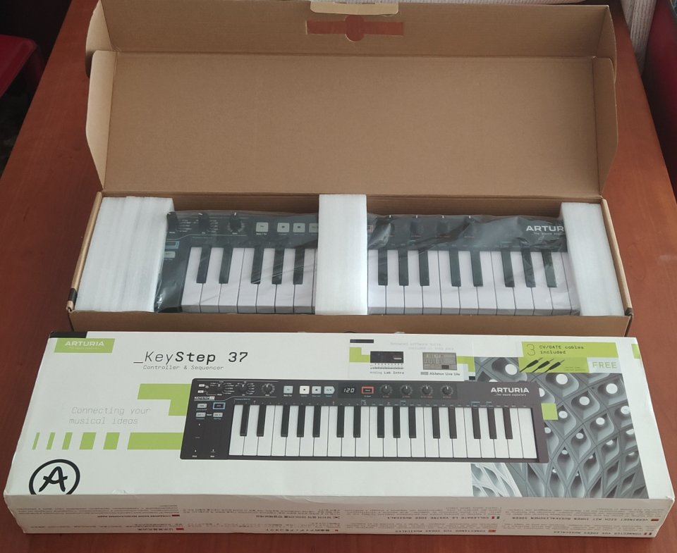 Arturia KeyStep 37 Controlador MIDI Black Edition de segunda mano · Foto 9 de 9 · Valencia · 130 €