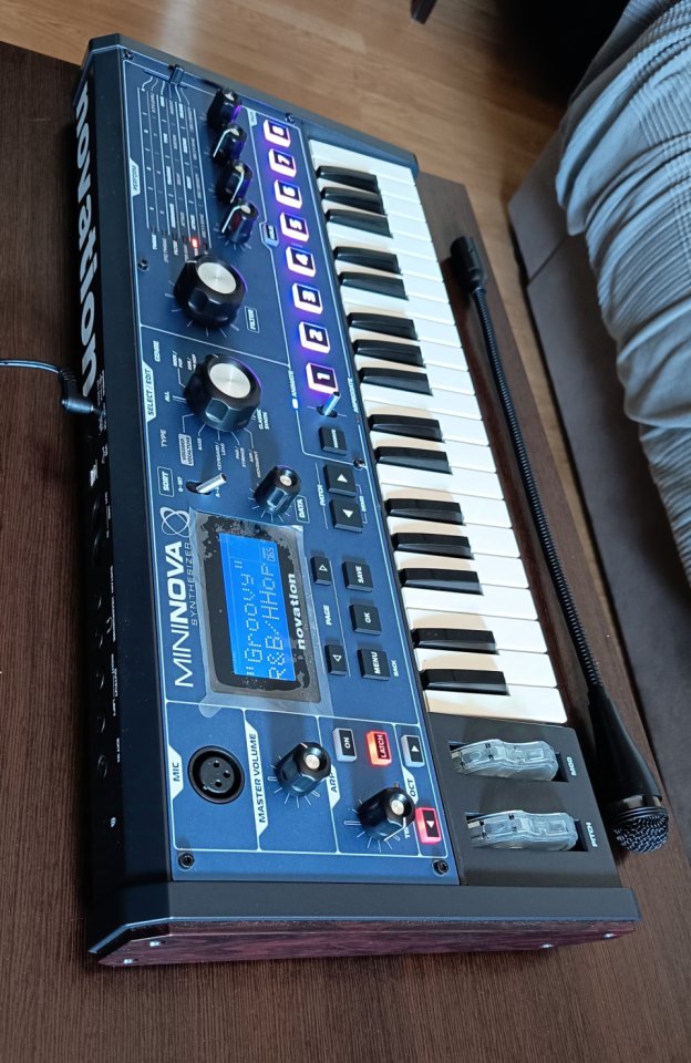 Novation Mininova de segunda mano · Foto 1 de 2 · Barcelona · 250 €