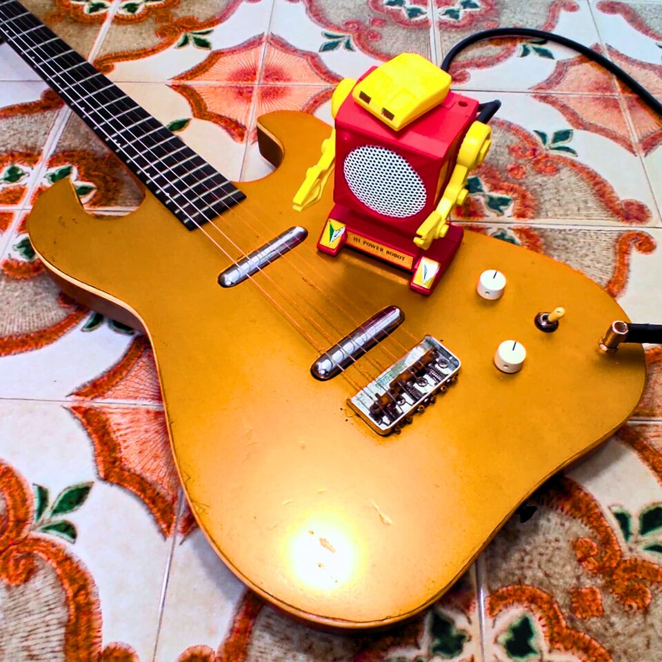 "BOMBERBOY" Ampli vintage portátil radio robot por Zeta Creations