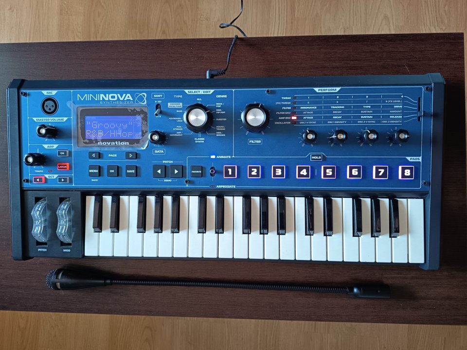 Novation Mininova de segunda mano · Foto 2 de 2 · Barcelona · 250 €