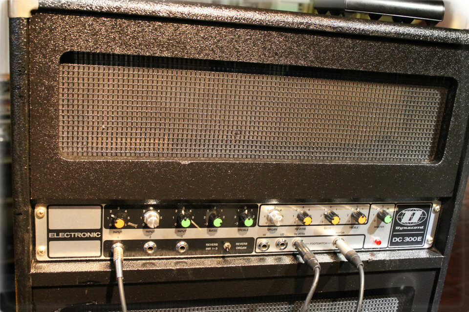 Gabinete de sonido / Leslie DYNACORD DC-300-E