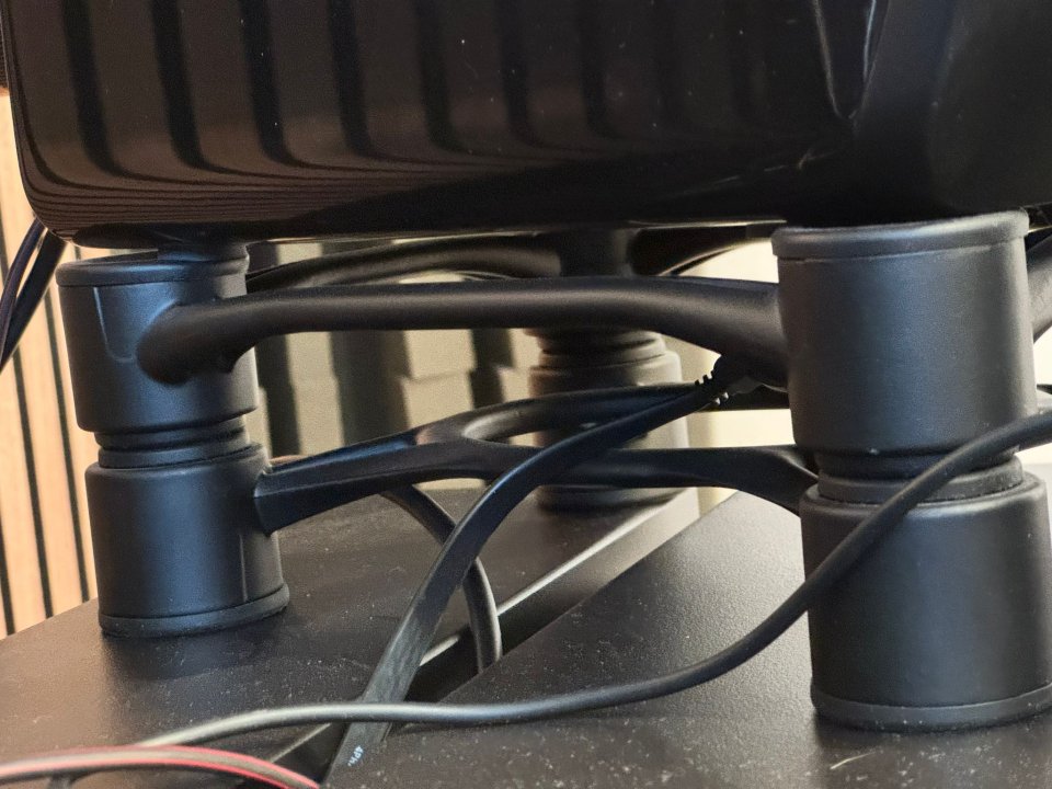 Isoacoustics Aperta 200