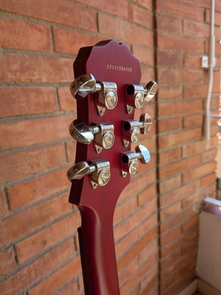 Epiphone Les Paul Studio Worn Cherry de segunda mano · Foto 6 de 8 · Barcelona · 330 €