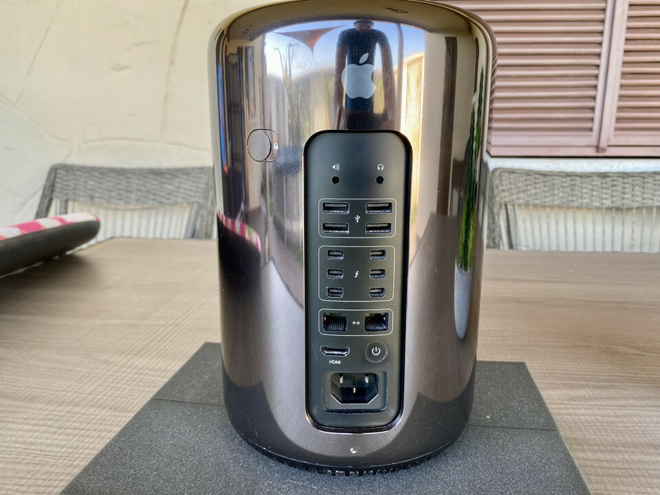 Vendo o Cambio: Mac Pro 10 core 64 gb Ram 2 TB SSD PCIE