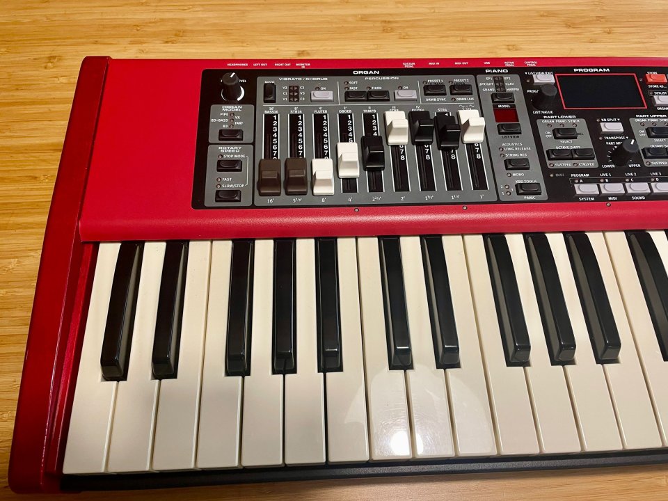 Nord Electro 5d 61 con funda de segunda mano · Foto 3 de 9 · Barcelona · 1250 €