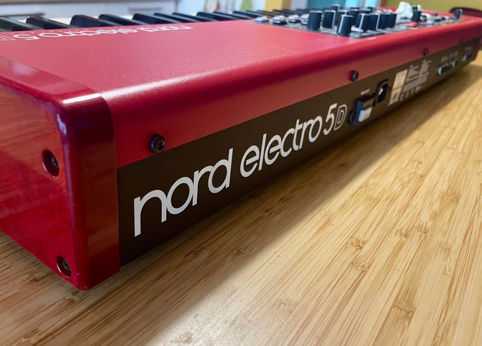 Nord Electro 5d 61 con funda de segunda mano · Foto 4 de 9 · Barcelona · 1250 €