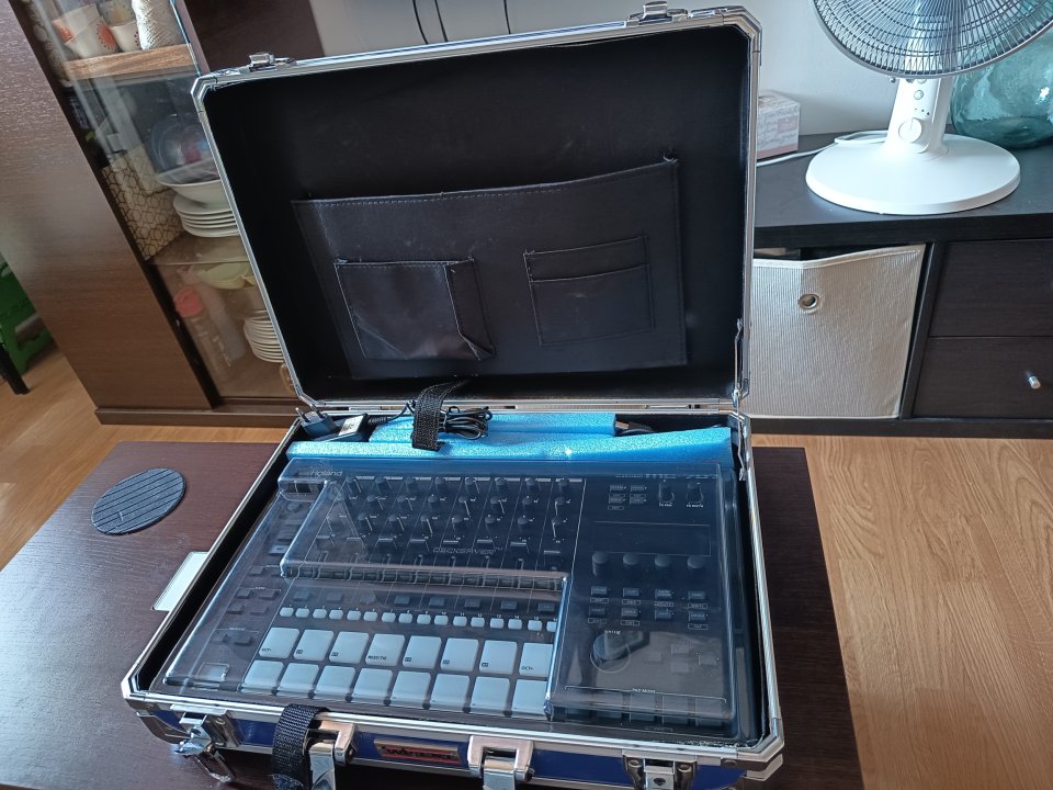 Roland MC-707 de segunda mano · Foto 2 de 2 · Barcelona · 750 €