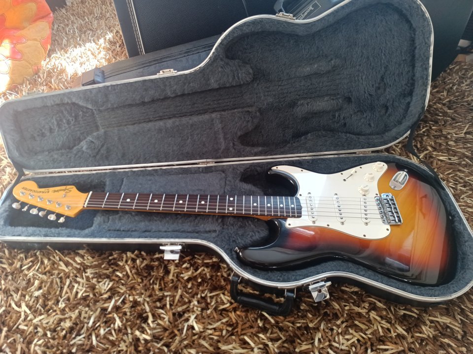 Squier JV Stratocaster ST-62-65 (Export) 1983 | 3.36kg | Fender Fullerton USA Pickup de segunda mano · Foto 7 de 8 · Pontevedra · 1690 €