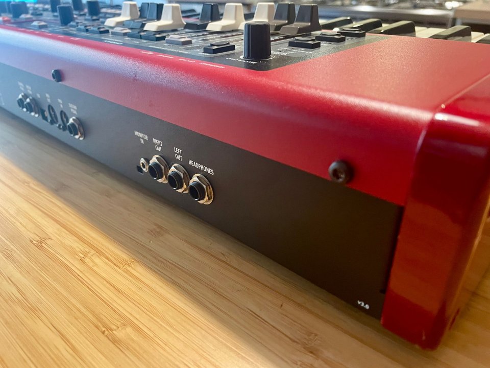 Nord Electro 5d 61 con funda de segunda mano · Foto 5 de 9 · Barcelona · 1250 €