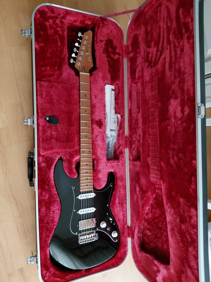 Ibanez AZ 2204