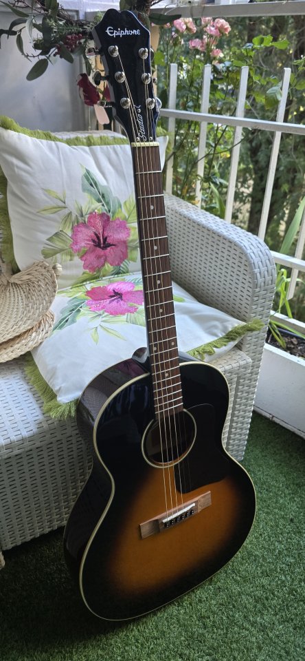 Guitarra Electroacústica Epiphone de segunda mano · Foto 1 de 10 · Madrid · 250 €