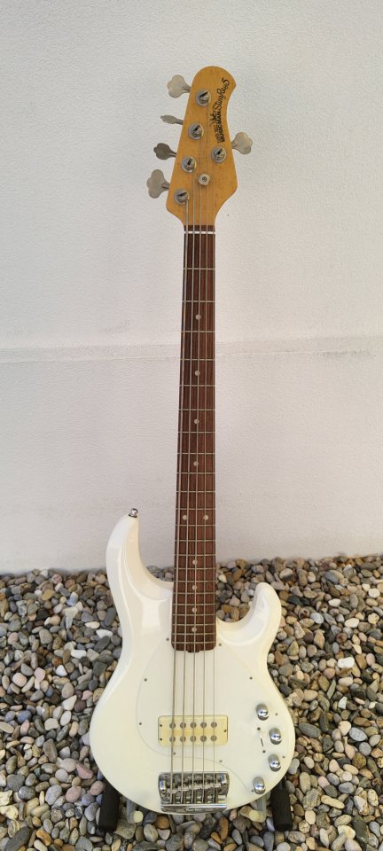 Musicman StingRay Ernie Ball 5 de segunda mano · Foto 2 de 10 · Barcelona · 2500 €