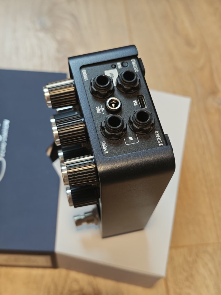 Universal Audio Starlight Echo Station Pedal de Delay de segunda mano · Foto 3 de 3 · Barcelona · 250 €