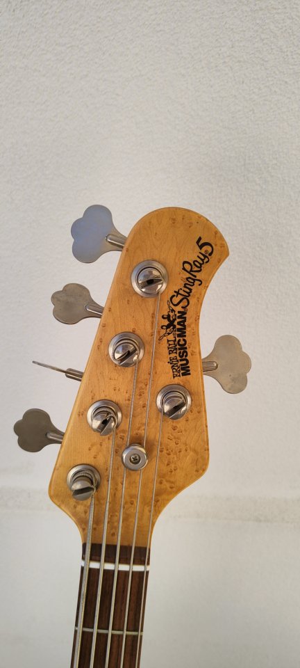 Musicman StingRay Ernie Ball 5 de segunda mano · Foto 3 de 10 · Barcelona · 2500 €