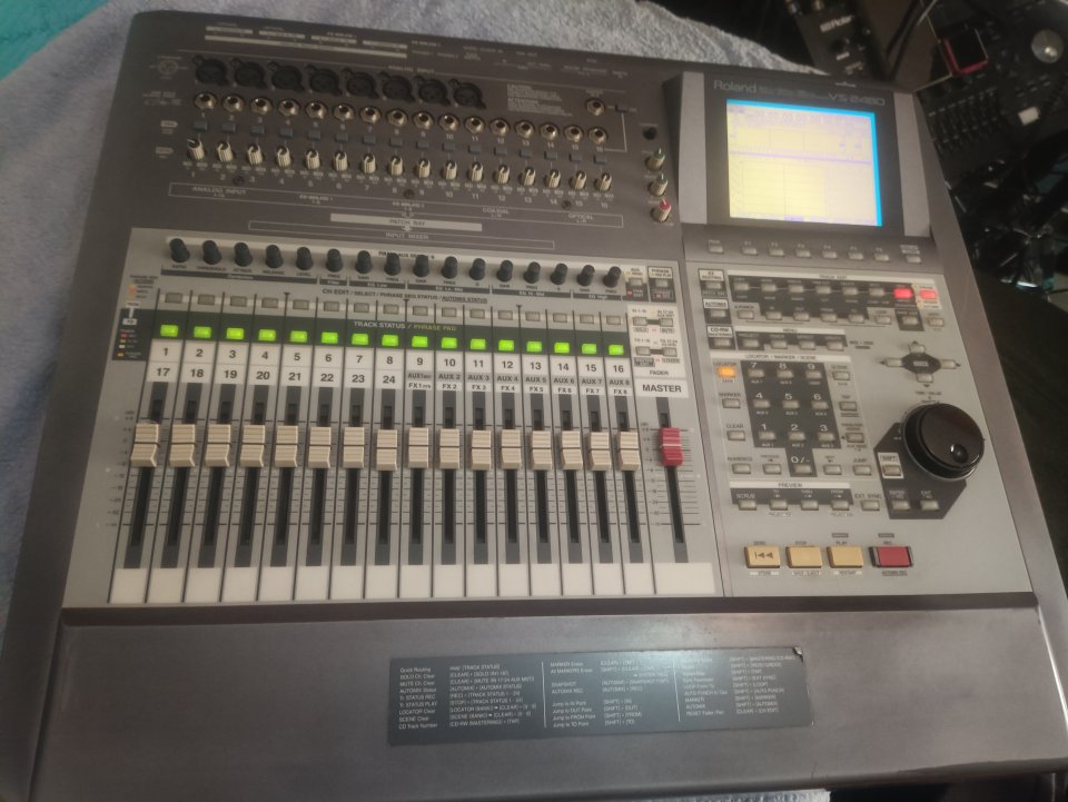 Roland VS-2480 workstation