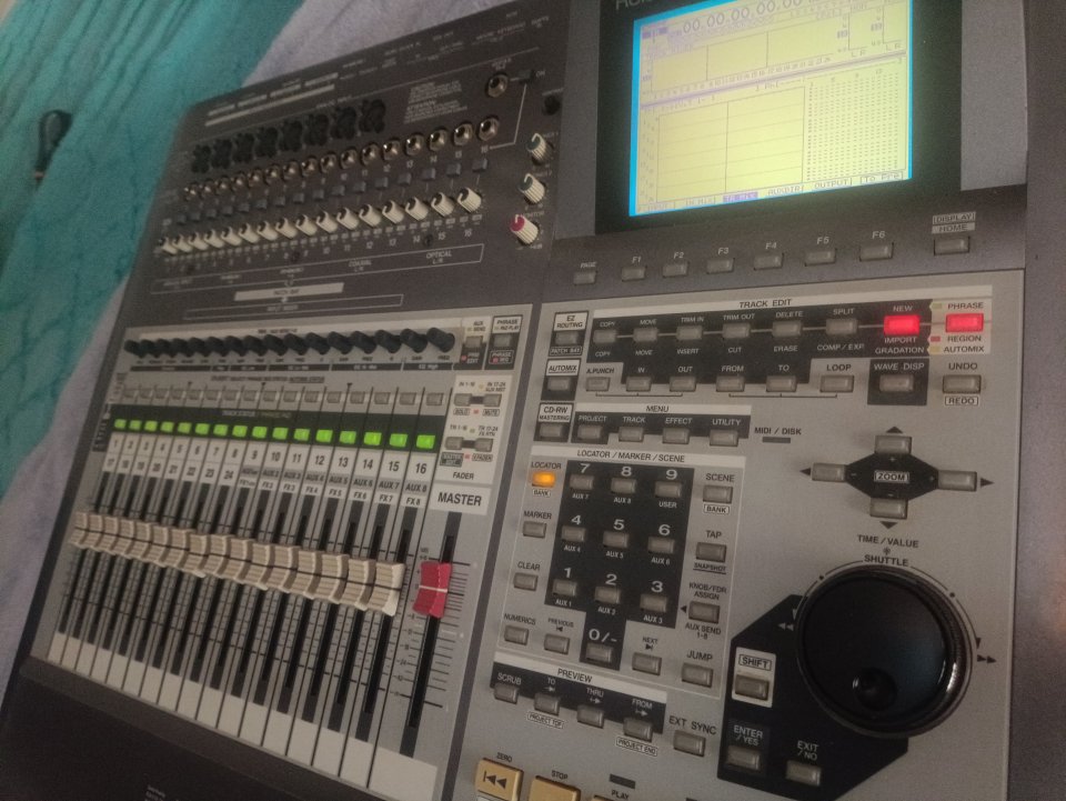 Roland VS-2480 workstation