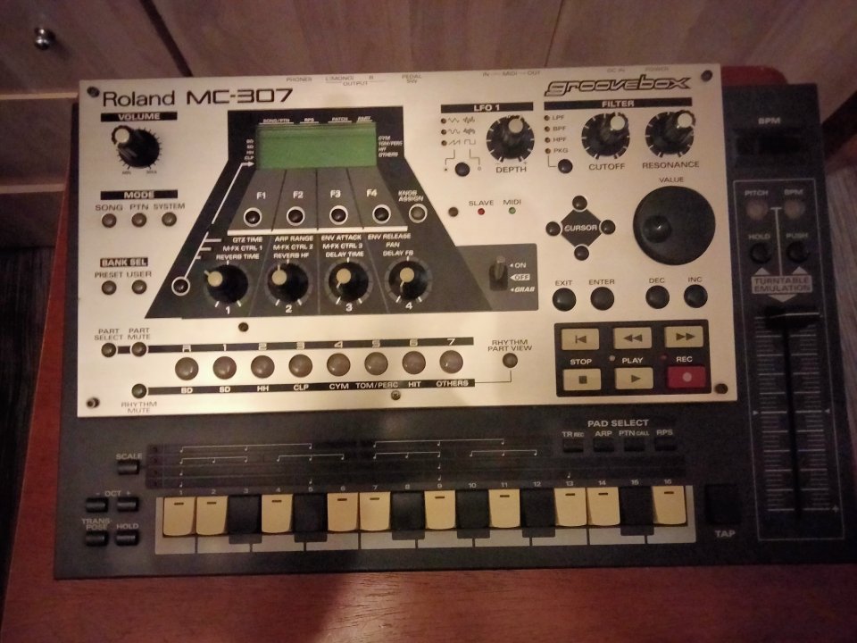 Roland MC 307