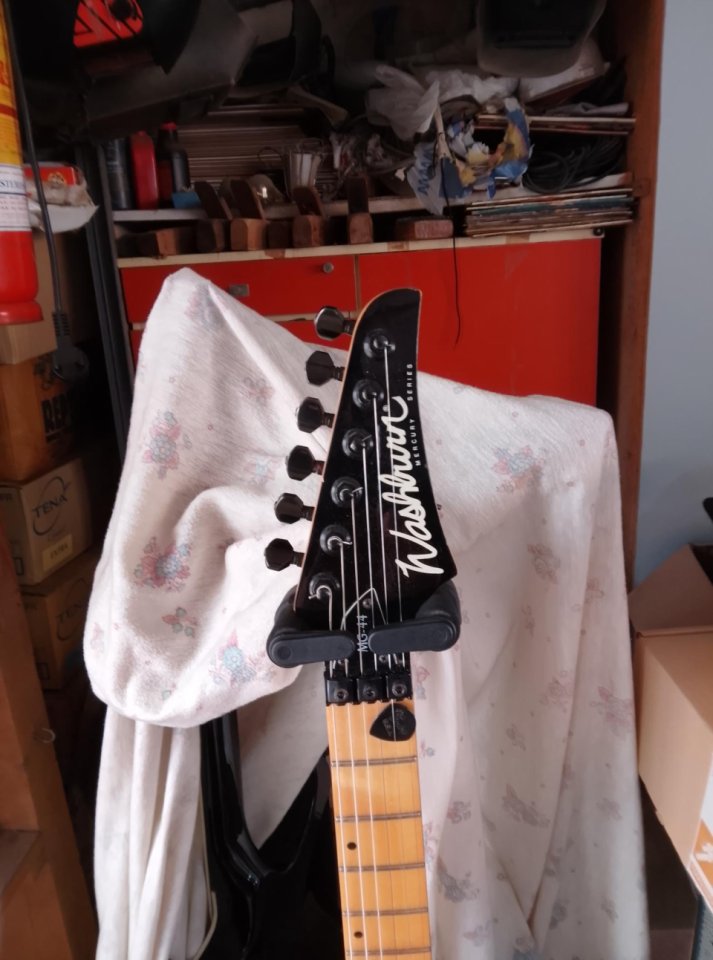 guitarra washburnn MG44 nueva con funda