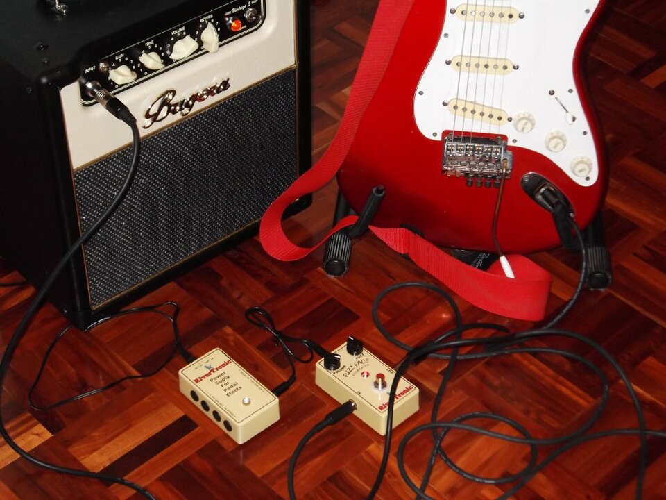 Fuente alimentación pedalera de efectos Power Suppy 8 salidas 9V