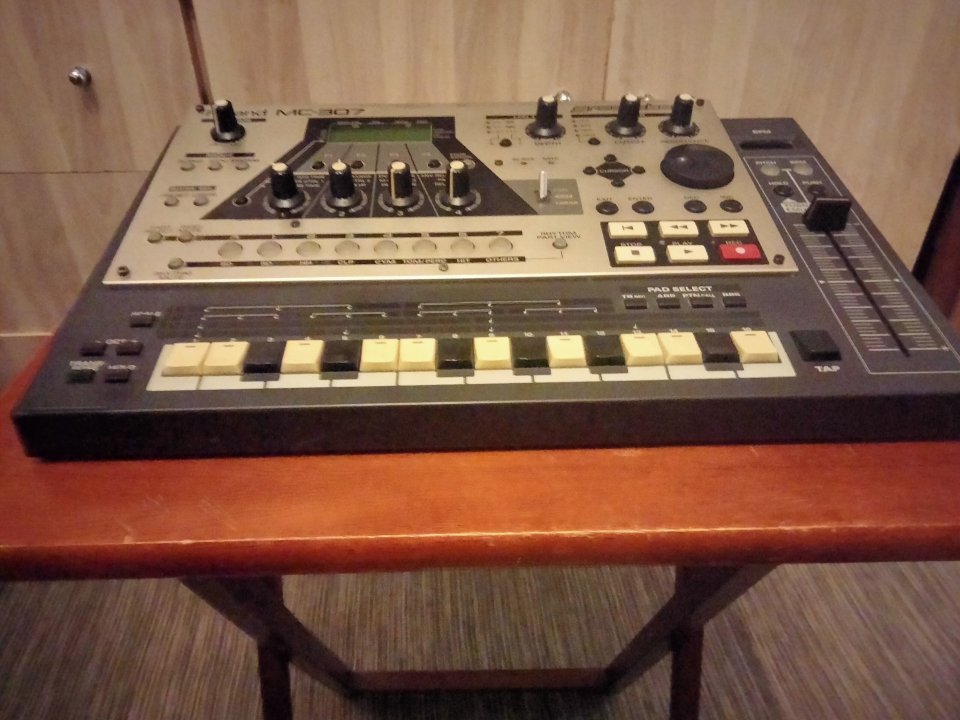 Roland MC 307
