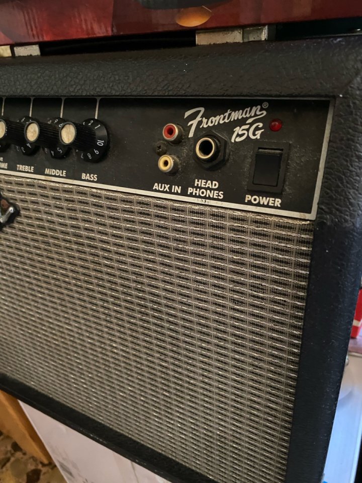 Fender Frontman 15G - Amplificador de guitarra 15W - buen estado de segunda mano · Foto 2 de 3 · Madrid · 65 €