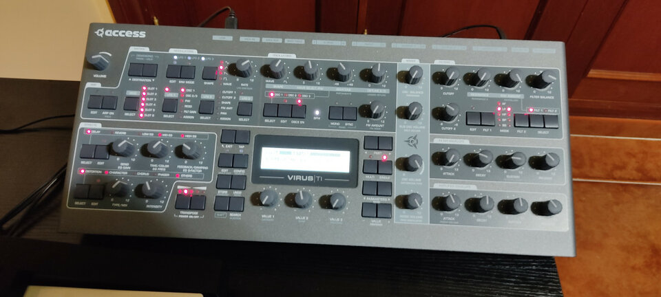 Access Virus Ti2 Desktop en garantía