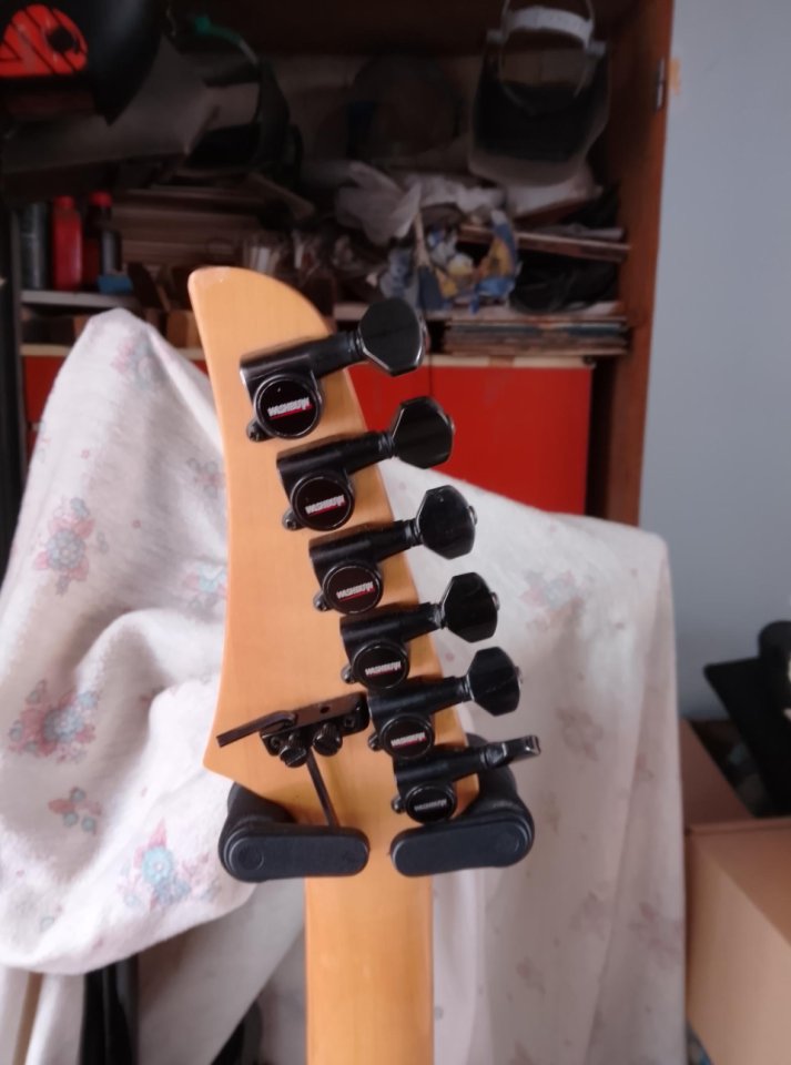 guitarra washburnn MG44 nueva con funda