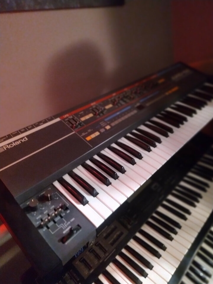 Sintetizador analógico Roland Juno 106