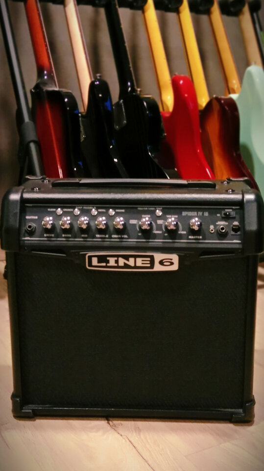 Line 6 Spider IV 15