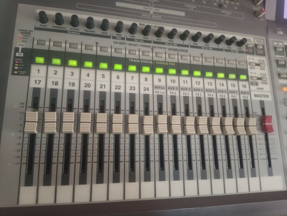 Roland VS-2480 workstation