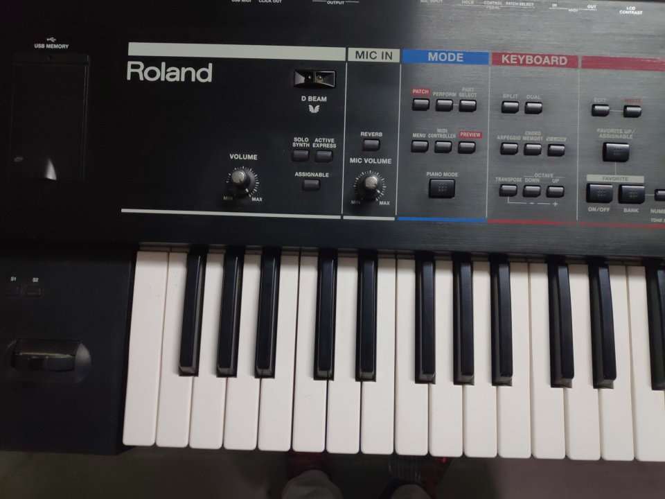 Roland Juno stage de 76 teclas de segunda mano · Foto 1 de 4 · Cantabria · 450 €