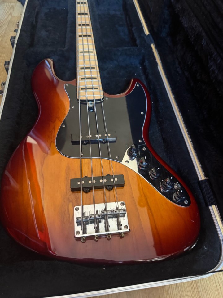 Sire Marcus Miller V7 Vintage Swamp Ash