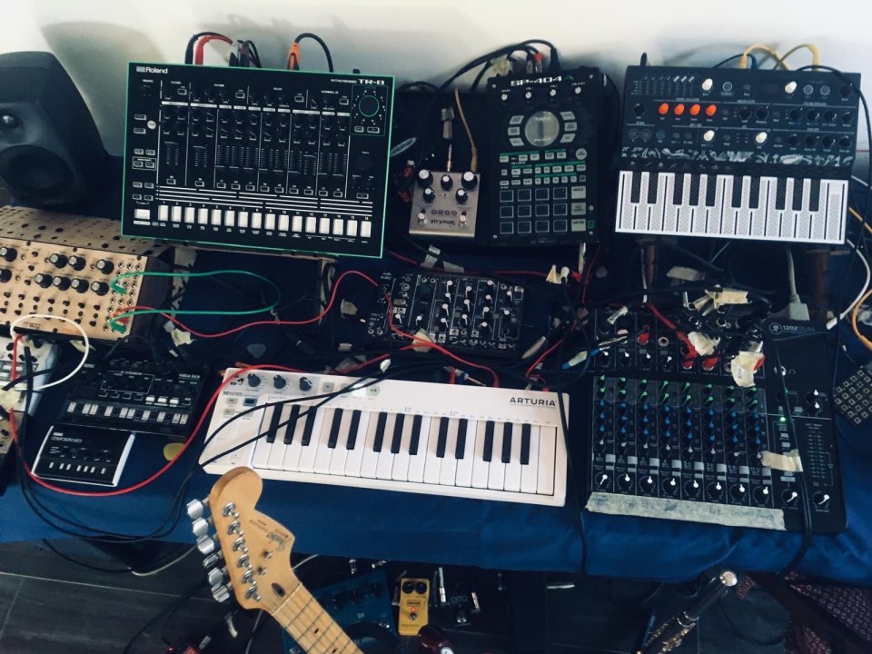 Vendo Nord Rack 2 (199X), Moog DFAM, O-Coast, Microfreak, Behringer Crave. Precio por lote, todos funcionando