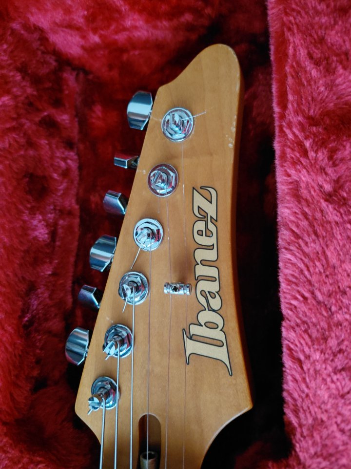 Ibanez AZ 2204