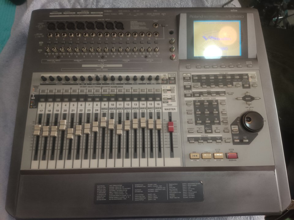Roland VS-2480 workstation