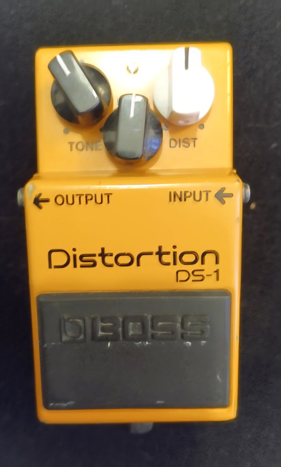 Boss DS-1 Etiqueta Negra Modificado