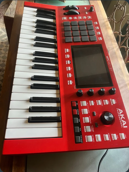 Akai MPC Key 37 + Decksaver de segunda mano · Foto 1 de 7 · Valencia · 540 €