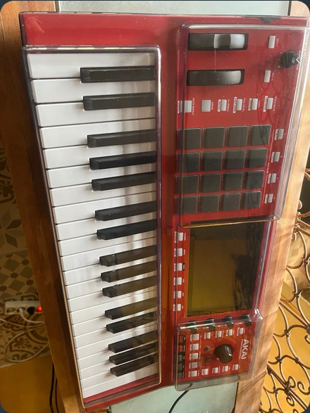 Akai MPC Key 37 + Decksaver de segunda mano · Foto 2 de 7 · Valencia · 540 €