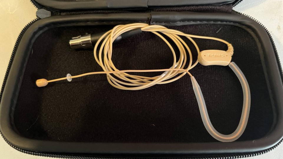 Micrófonos SHURE MX153 de segunda mano · Foto 3 de 4 · Madrid · 140 €