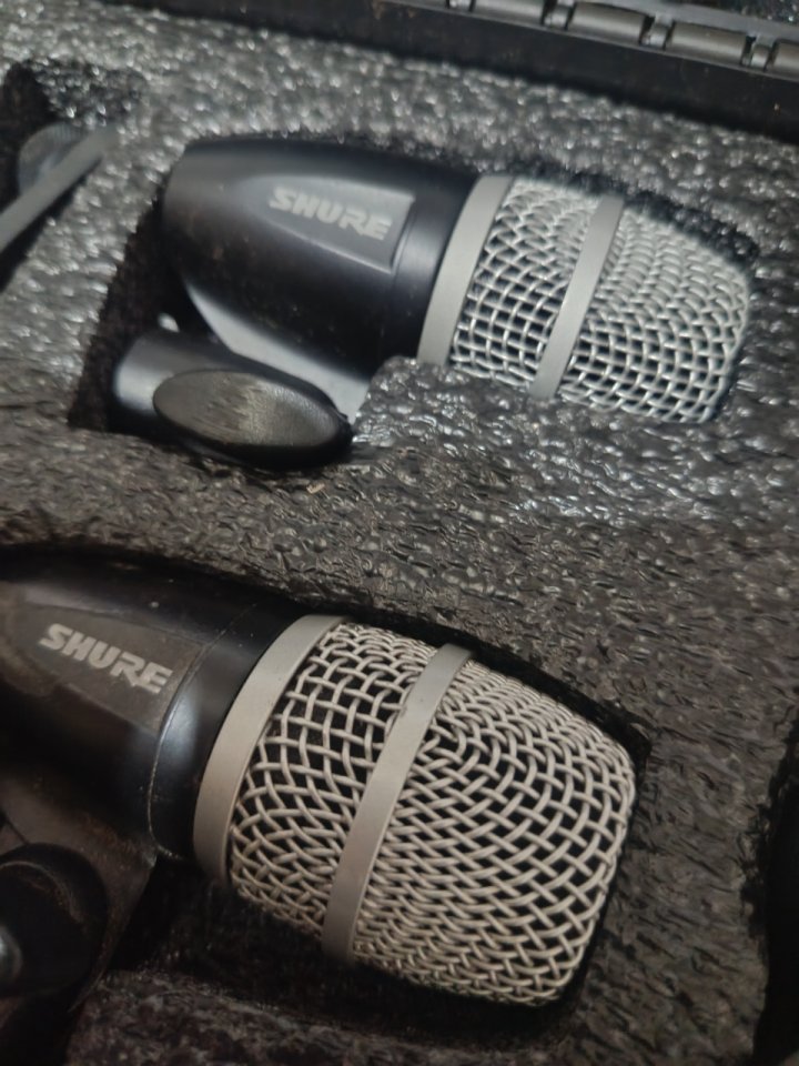 Kit de micrófonos para batería Shure PGDMK4 de segunda mano · Foto 2 de 4 · Barcelona · 170 €