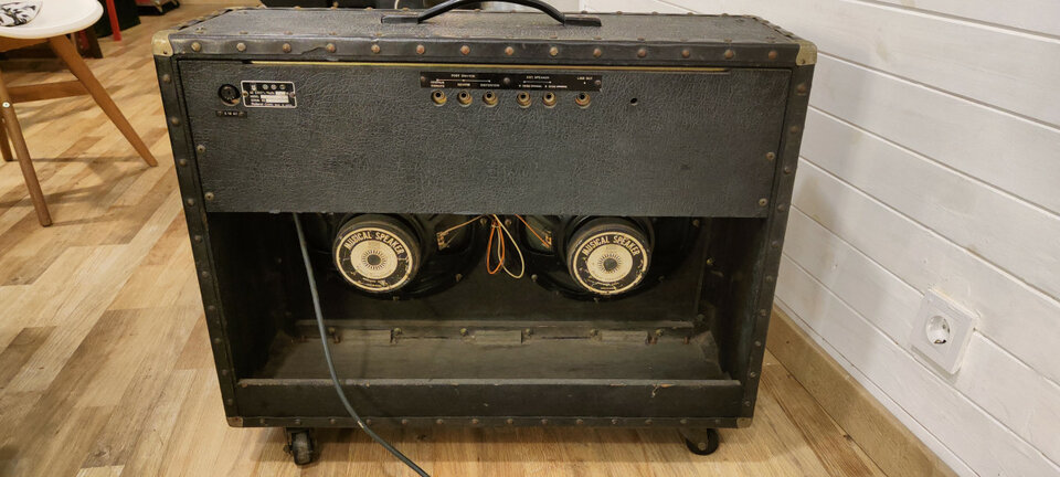 Roland Jazz Chorus JC-120 2x12