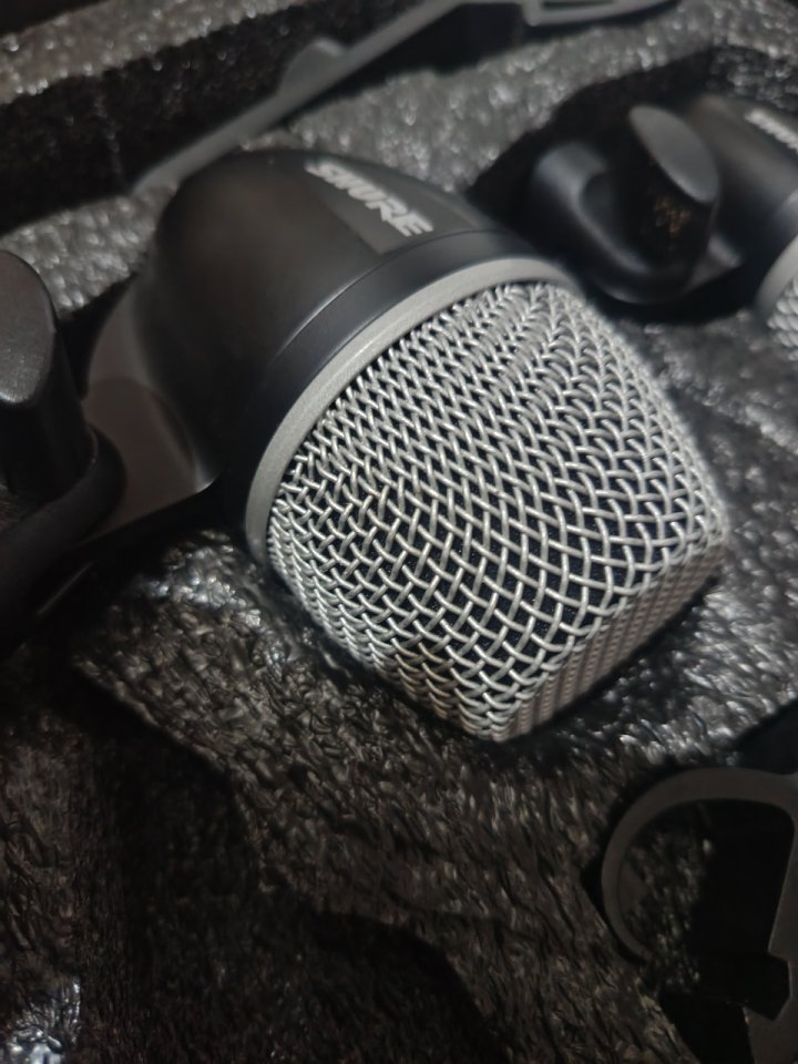 Kit de micrófonos para batería Shure PGDMK4 de segunda mano · Foto 3 de 4 · Barcelona · 170 €